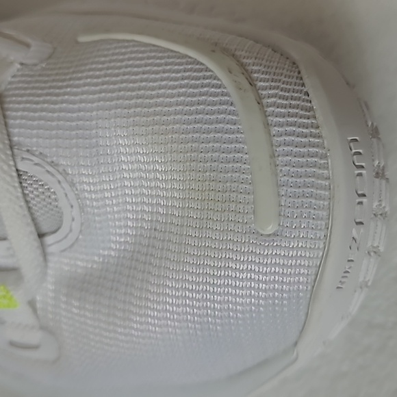 Nike Zoom Kyrie Low 3 Basketball Shoes Size 5 main image 4